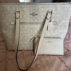 Coach purse and wallet
